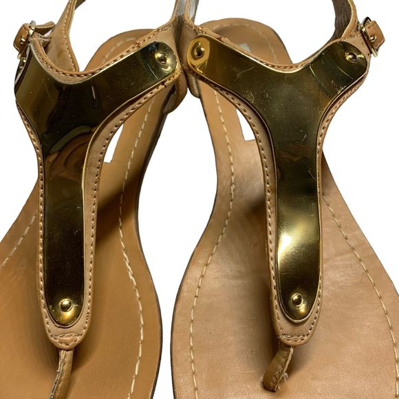 Steve Madden Gold Thong Sandals Size 6.5 1" Heel Good Condition Beachy Resort - Picture 6 of 7
